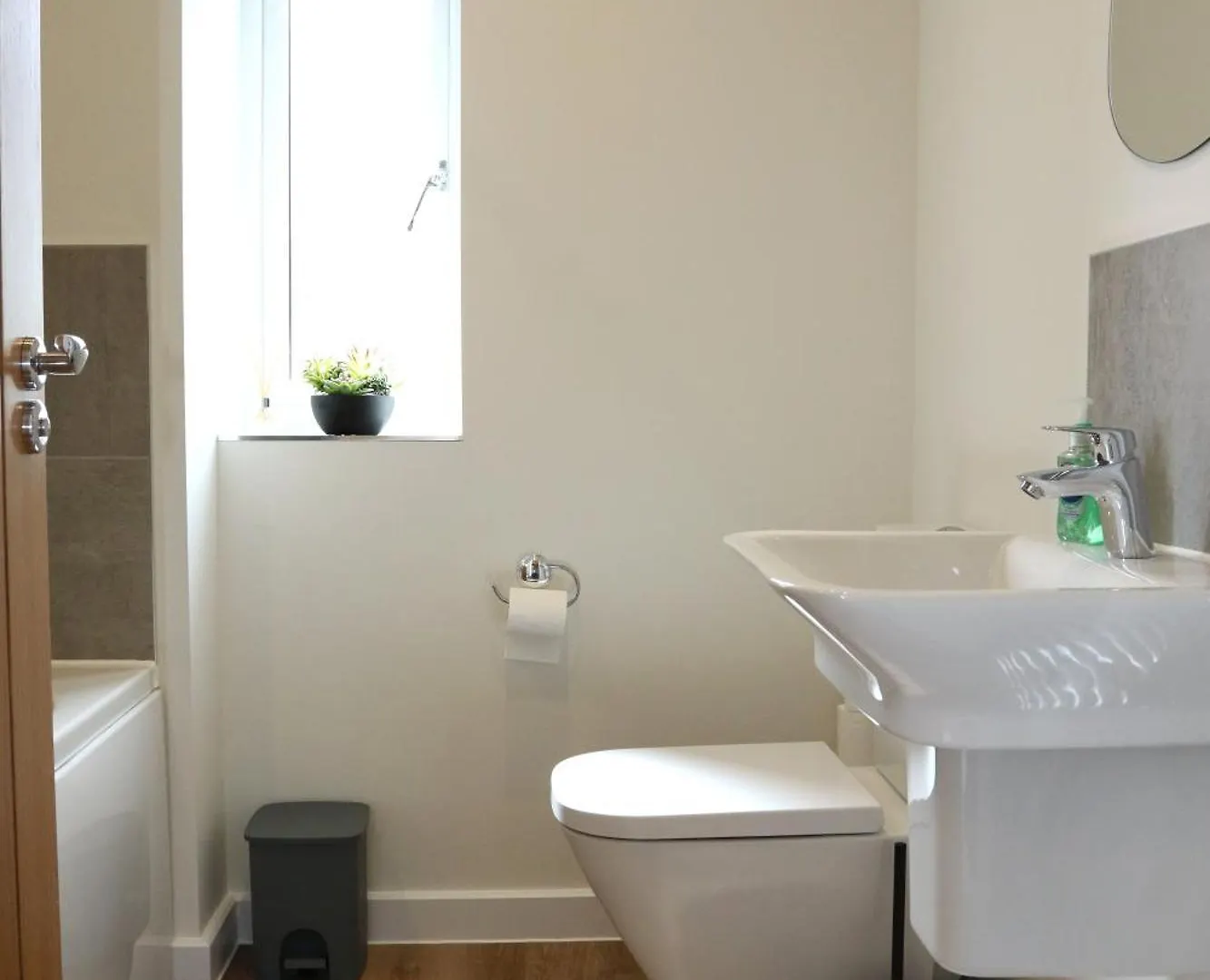 Gloucester Ev Retreat 3-Bed House With Garage Down Hatherley