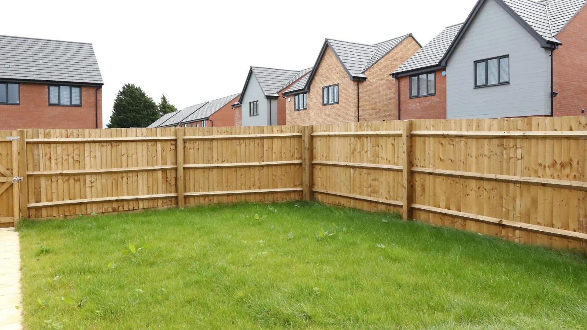 Gloucester Ev Retreat 3-Bed House With Garage Down Hatherley 0*,  United Kingdom