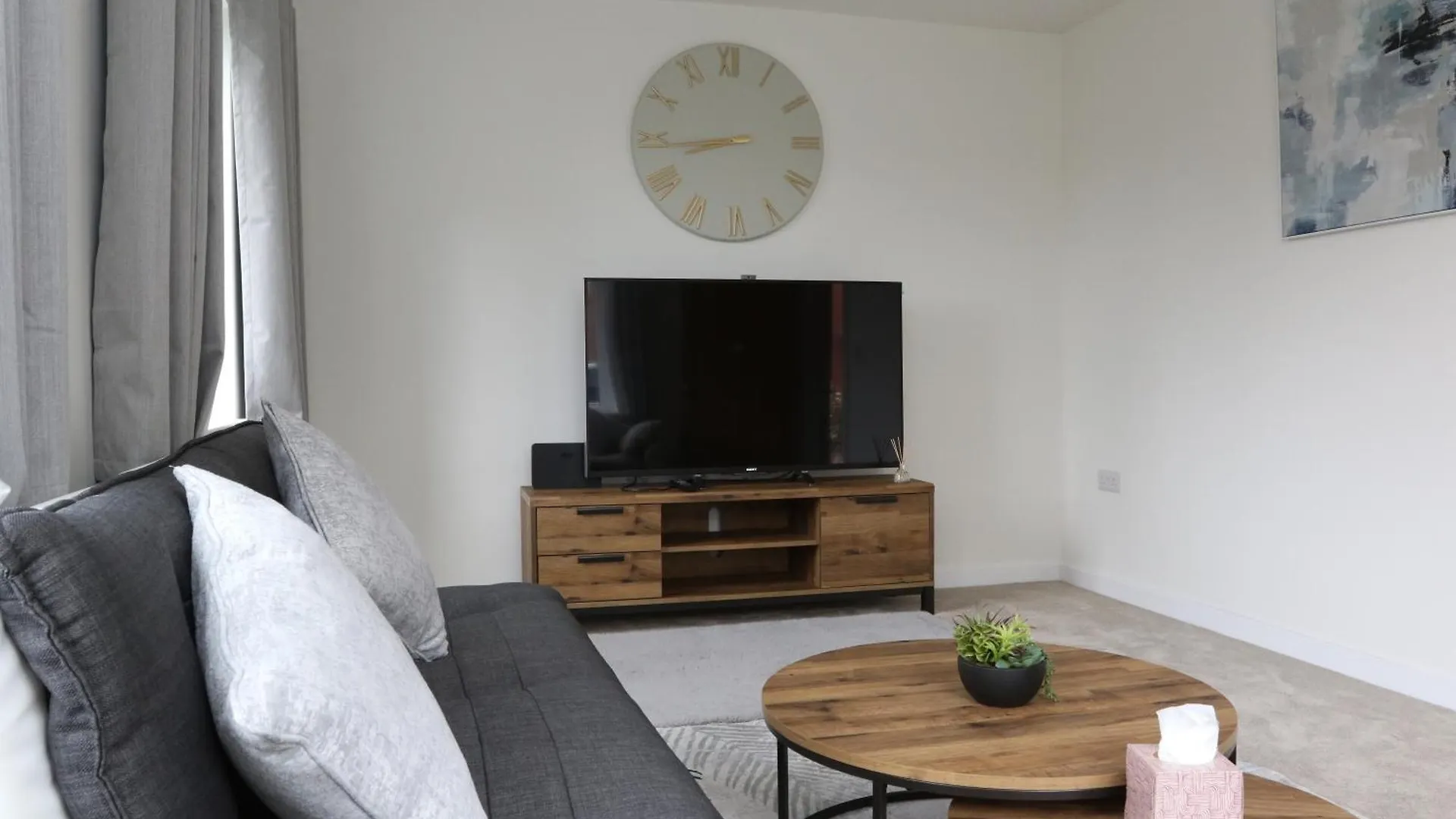 Gloucester Ev Retreat 3-Bed House With Garage Down Hatherley 0*,  United Kingdom
