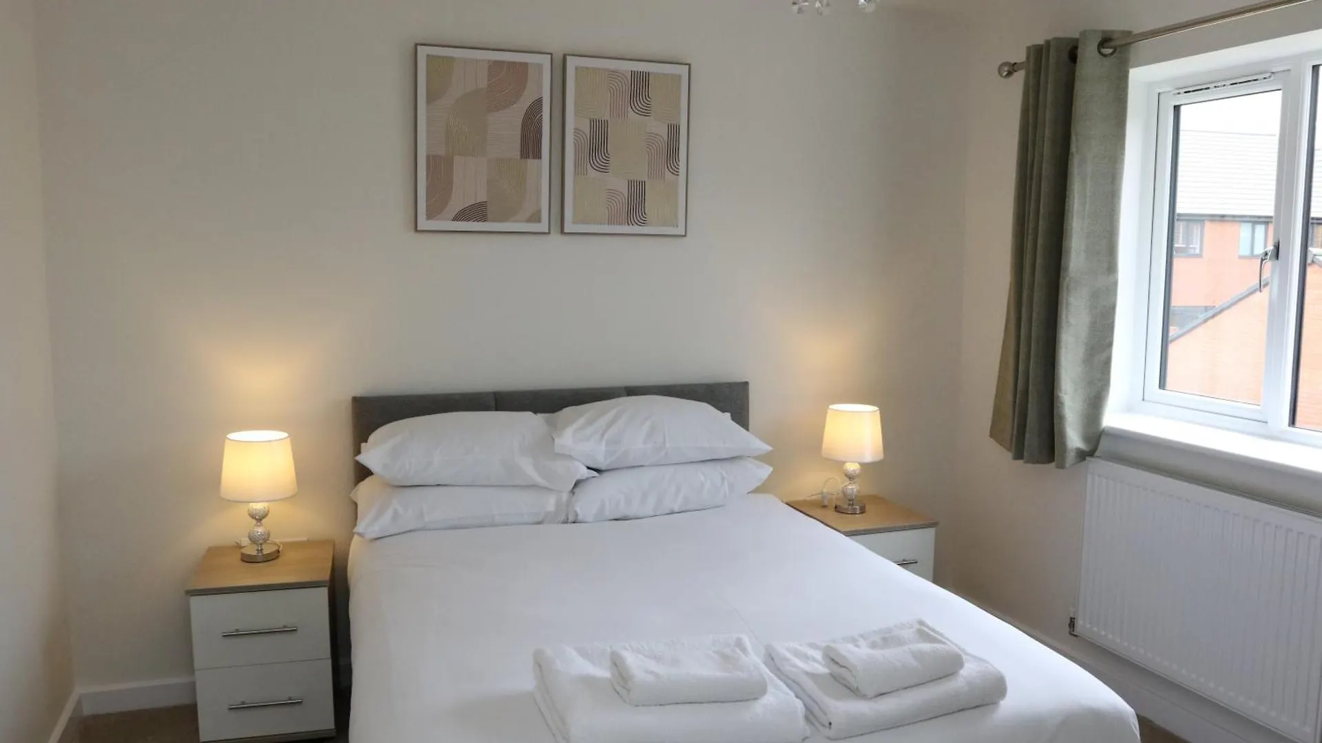 Gloucester Ev Retreat 3-Bed House With Garage Down Hatherley Holiday home